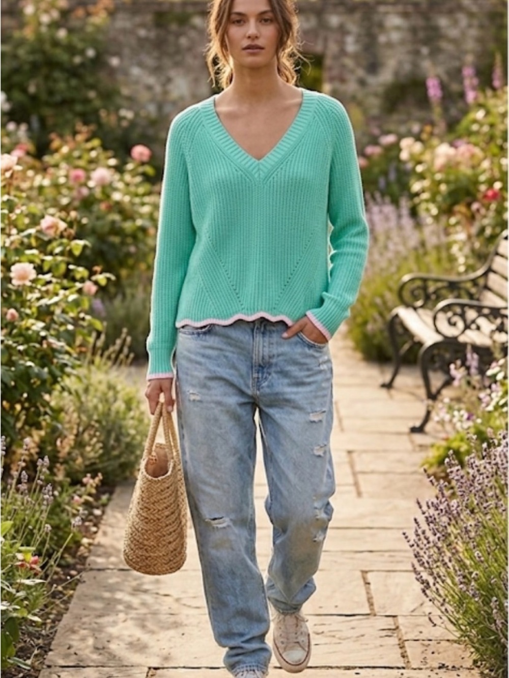Cotton by autumn cashmere Tipped Scallop Shaker V-Neck In agave combo